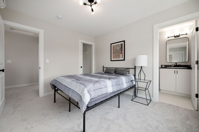 Building Photo - Move In Special- Up to 3 Months Free !!! N...