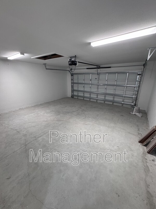 Building Photo - 116 NW 23rd Ave