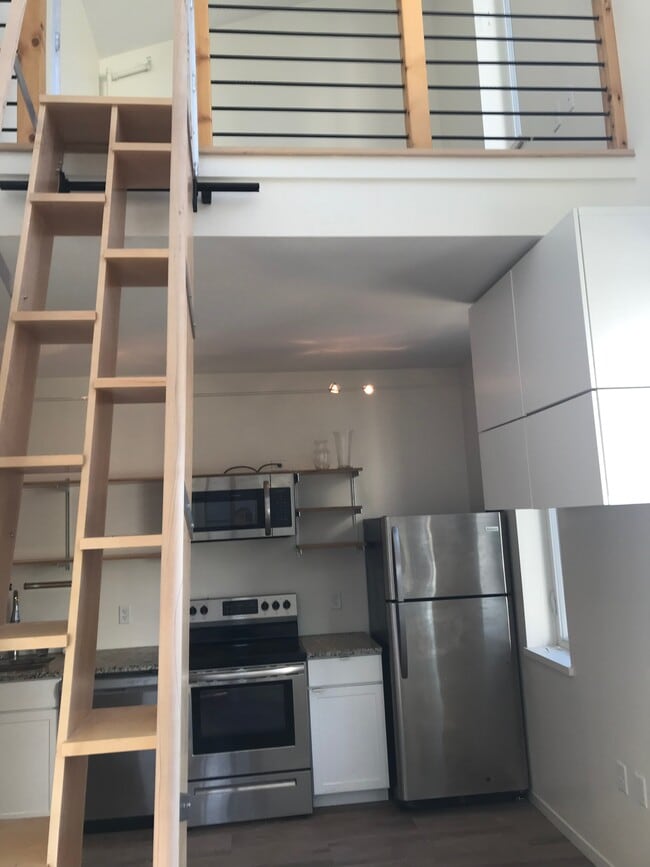 Building Photo - 60 Parris St