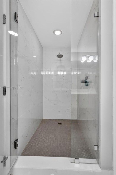 Building Photo - 16385 Biscayne Blvd