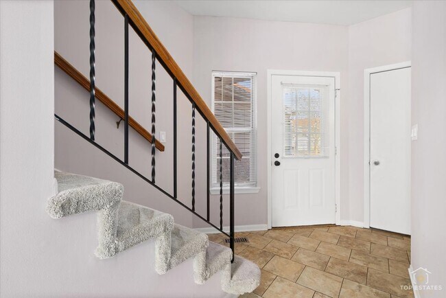 Building Photo - 1260 Cranbrook Dr