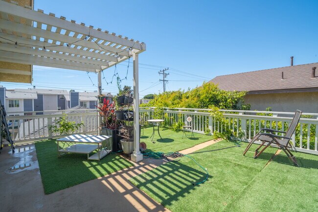 Its a big deck - 2703 Gates Ave