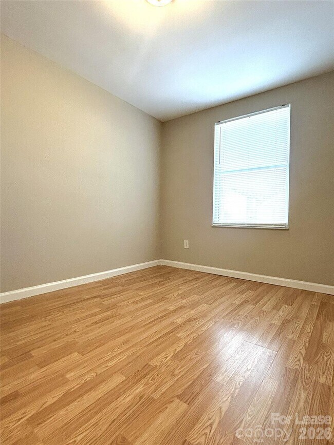 Building Photo - 9620 Vinca Cir
