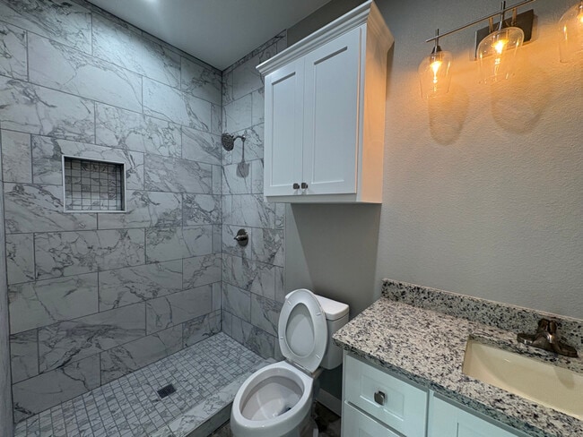 Building Photo - 408 S Gibson St