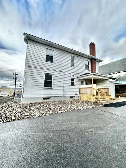 Building Photo - 133 N Main St