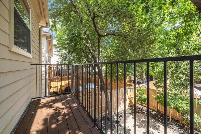Building Photo - 4013 Blossom St