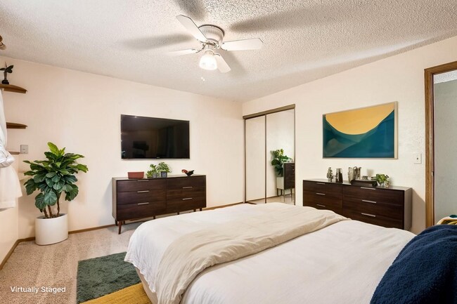 Building Photo - Spacious 2-Bed Townhome with Private Yard & 2-Car Garage in Aurora