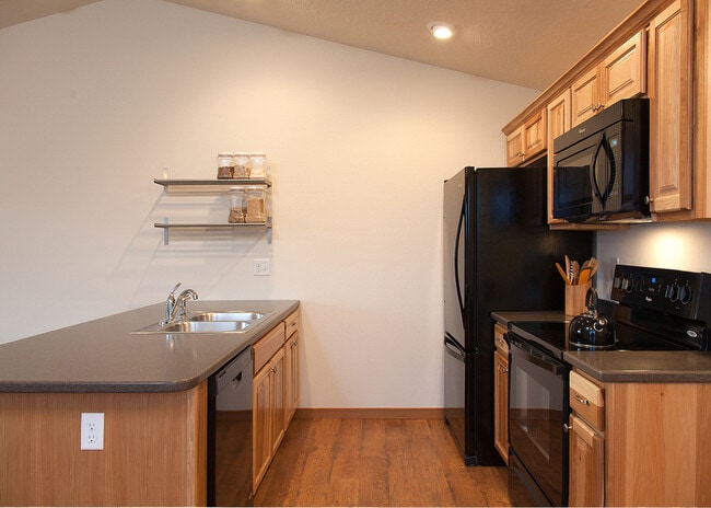 Building Photo - 528 Lulu Ln