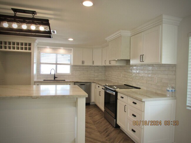 Building Photo - Completely remodeled 2bed/2bath cottage in...