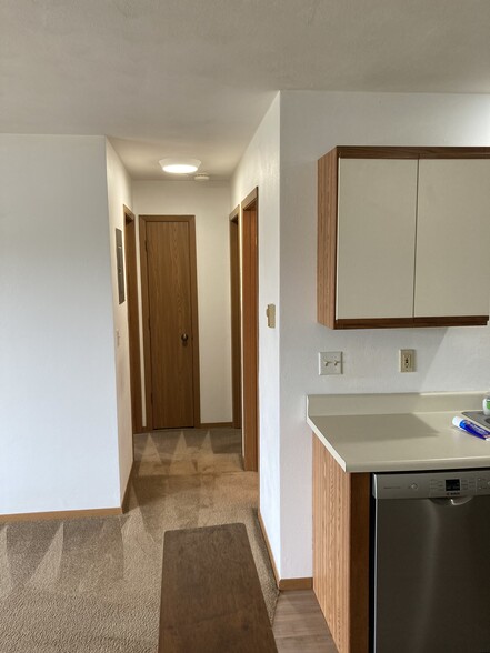 Linen closet in hallway - 5571 Wickford Ln