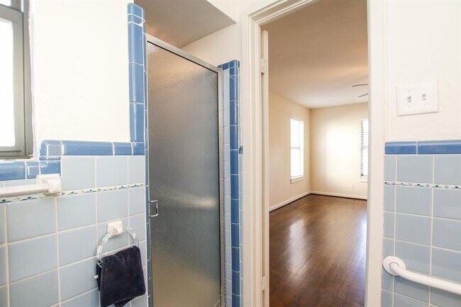 Building Photo - 6824 Southridge Dr