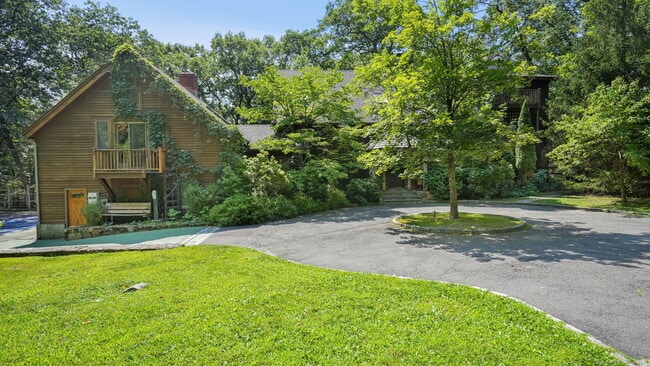 Building Photo - 142-170 Seventy Acre Rd