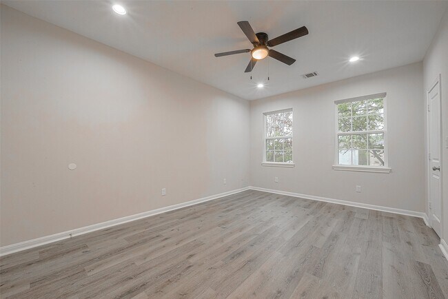 Building Photo - 2528 S Texas Ave