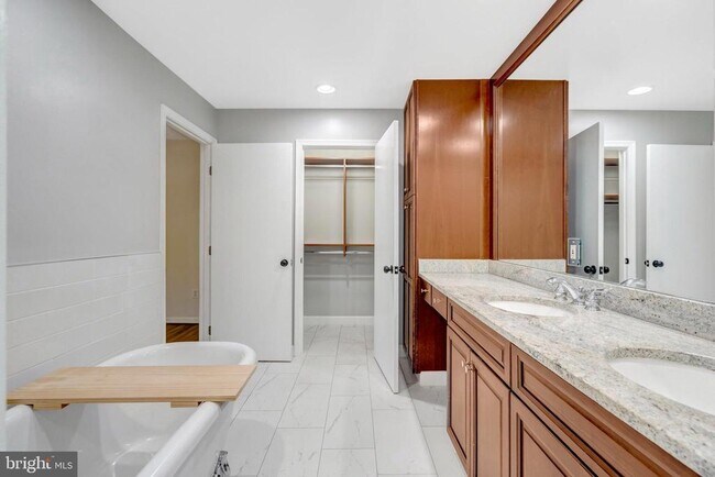 Building Photo - 6805 Reynard Dr