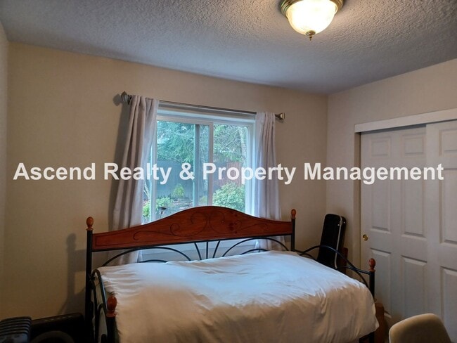 Building Photo - Woodhaven Sherwood Magical One Level Home Available January 1 Small Pet w/Pet Rent