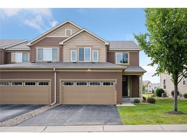Building Photo - 8329 Goldenrod Ln N
