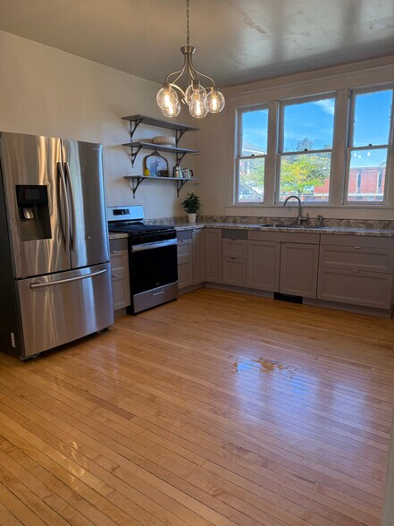 Building Photo - 202 W South St