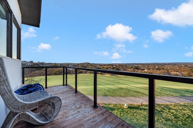 Building Photo - 207 Kites Ct