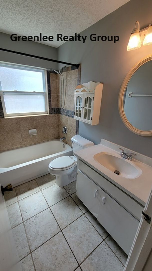Building Photo - Adorable 2 Bed/1 Bath Updated Home in Seve...