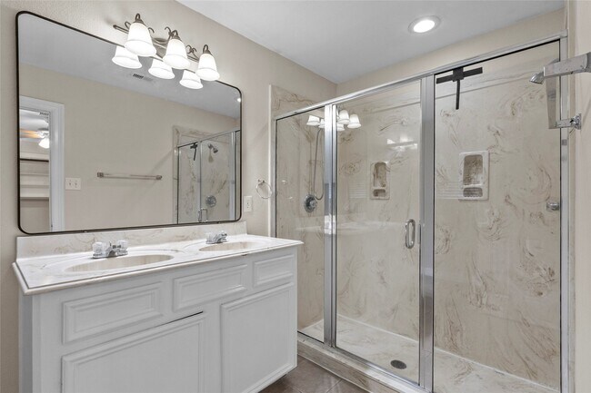 Building Photo - 804 Valerie Ave