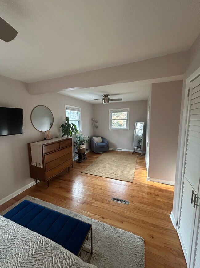 Building Photo - 44 Maple Ave