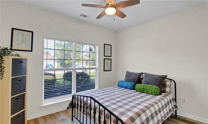 Building Photo - 121 Willow Point Cir