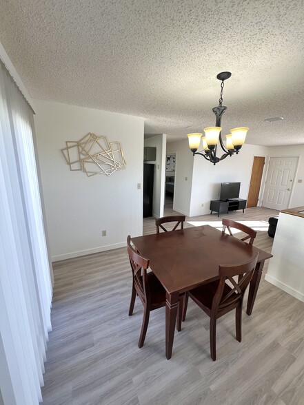 Dining Room - 219 14th Ave S