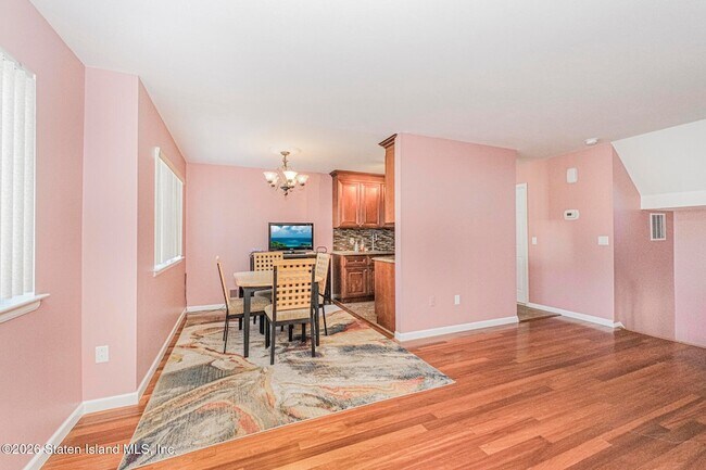 Building Photo - 857 Bloomingdale Rd