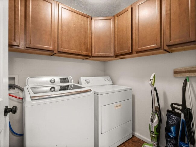 Building Photo - 146 R Allen Rd