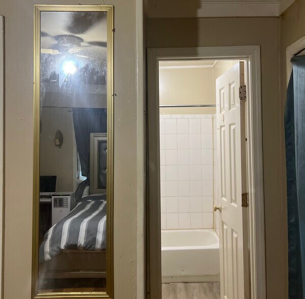 Private en-suite bathroom - 2877 Cloverleaf Dr SE