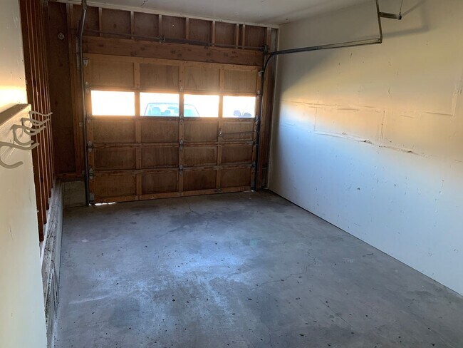Building Photo - 2346 SW Umatilla Ave
