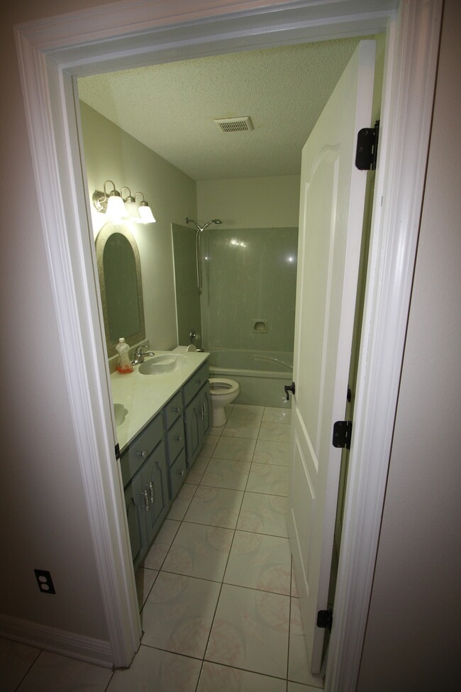 Building Photo - 1124 Orchid Dr