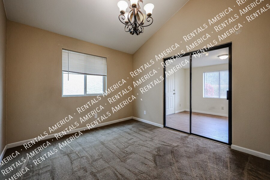 Building Photo - 1621 E Vaughn St