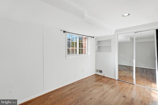 Building Photo - 7821 Cayuga Ave