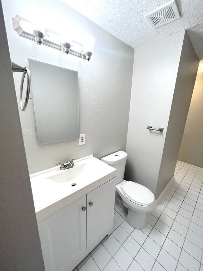 Building Photo - Wonderful house in Reynoldsburg, completely move-in ready!