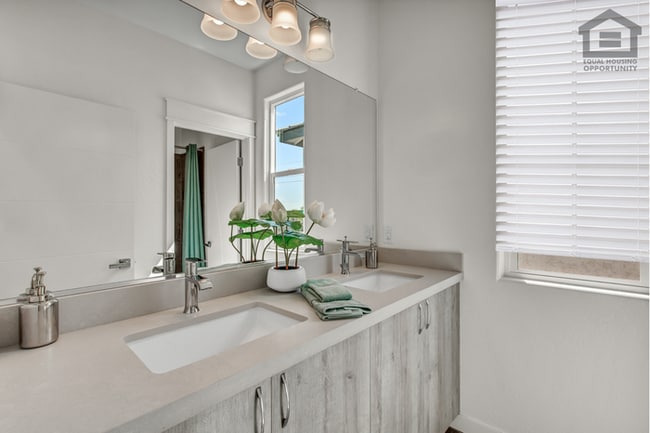 Building Photo - 3Bed/2.5Bath Beautifully Furnished or Unfurnished Home in Goodyear! -- MODERN FINISHES!