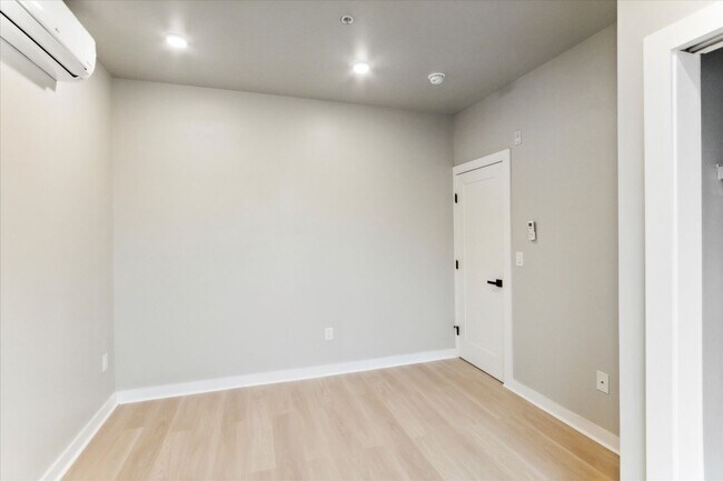Building Photo - 316 S 52nd St