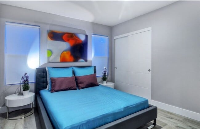 Building Photo - Private 3 Bed / 3 Bath Home with Incredible Outdoor Space