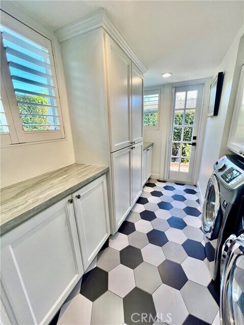 Building Photo - 521 Seaview St