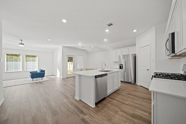 Building Photo - "Charming 4-Bed Sanctuary with Granite Elegance in Magnolia!"