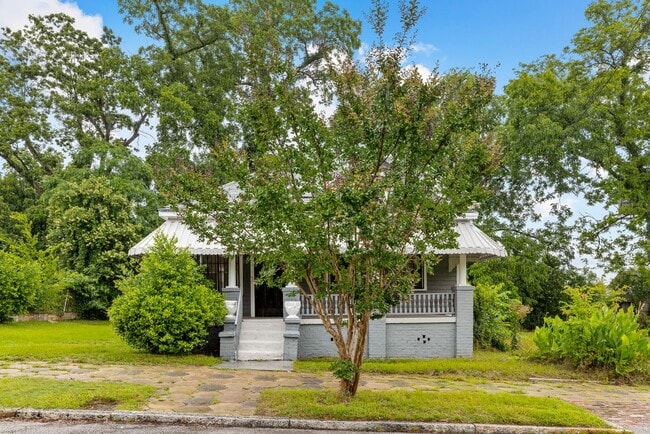 Building Photo - Charming 3 Bedroom, 2 Bathroom house