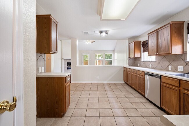 Building Photo - Stunning 4-Bedroom Home in Cedar Park with...