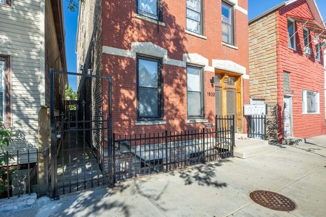 Primary Photo - 1820 S Allport St
