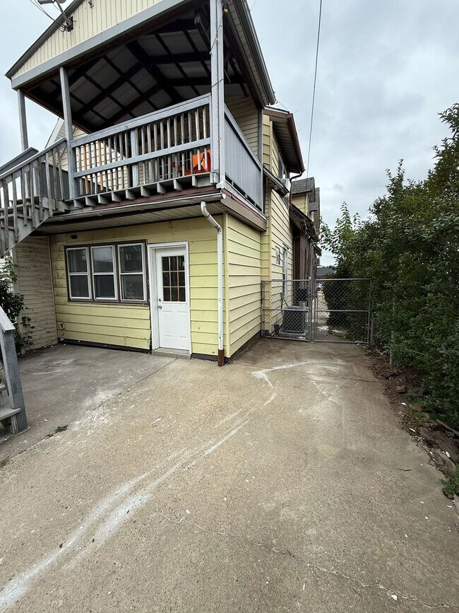 Building Photo - BRAND NEW 1 BED 1 BATH APARTMENT FOR RENT.