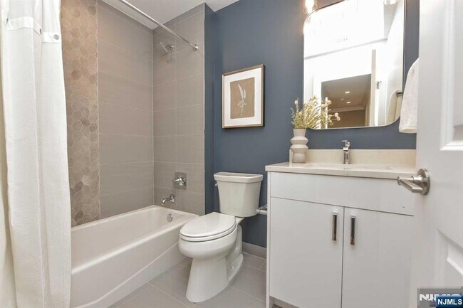 Building Photo - 120 Collignon Way
