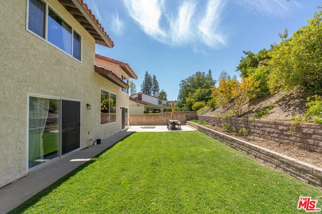 Building Photo - 683 Triunfo Canyon Rd