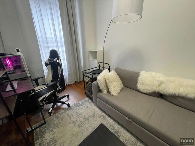 Building Photo - 360 W 53rd St