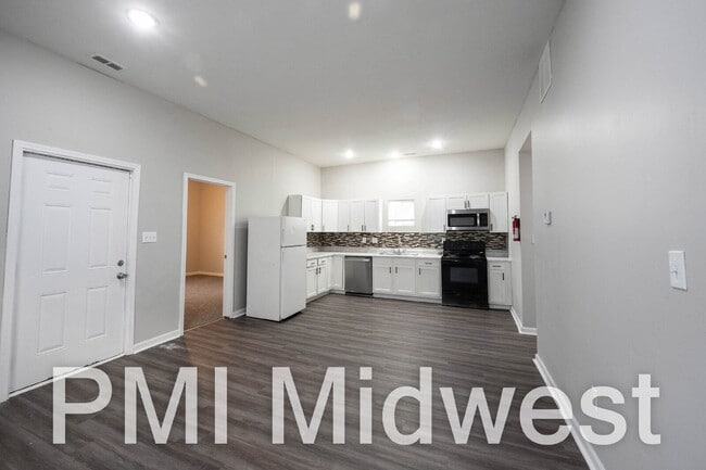 Building Photo - 925 N Sheffield Ave