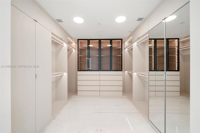 Building Photo - 300 Biscayne Blvd Way