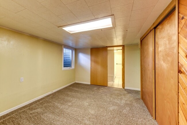 Building Photo - Beautiful and LARGE 4 bed 3 bath Home in Desirable Table Mesa Neighborhood with Full Basement.